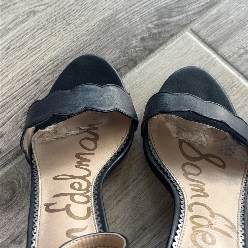 Sam Edelman Black Scalloped Heel Sandals. Size 8.5 in great condition
